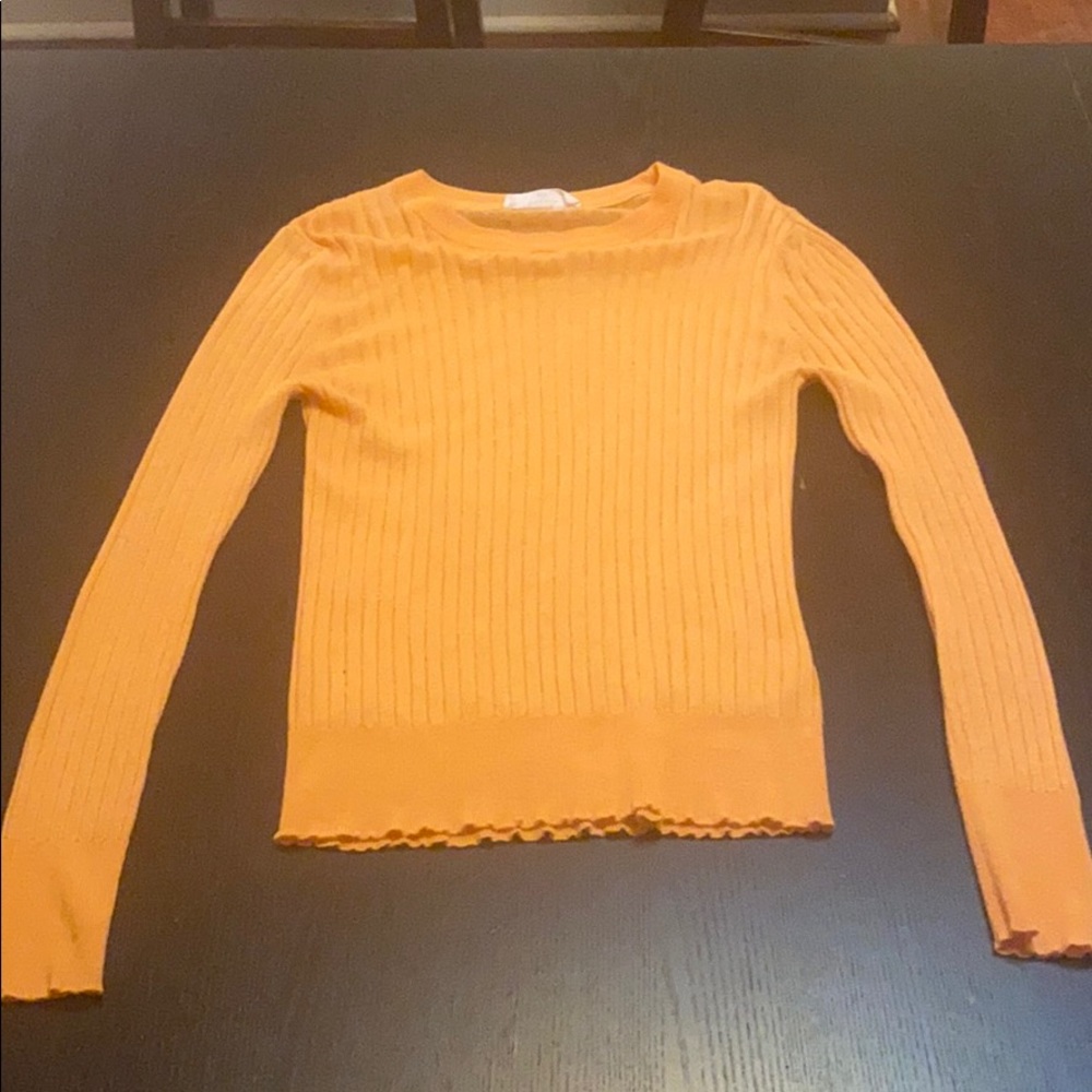 Cozy and light fabric sweater
